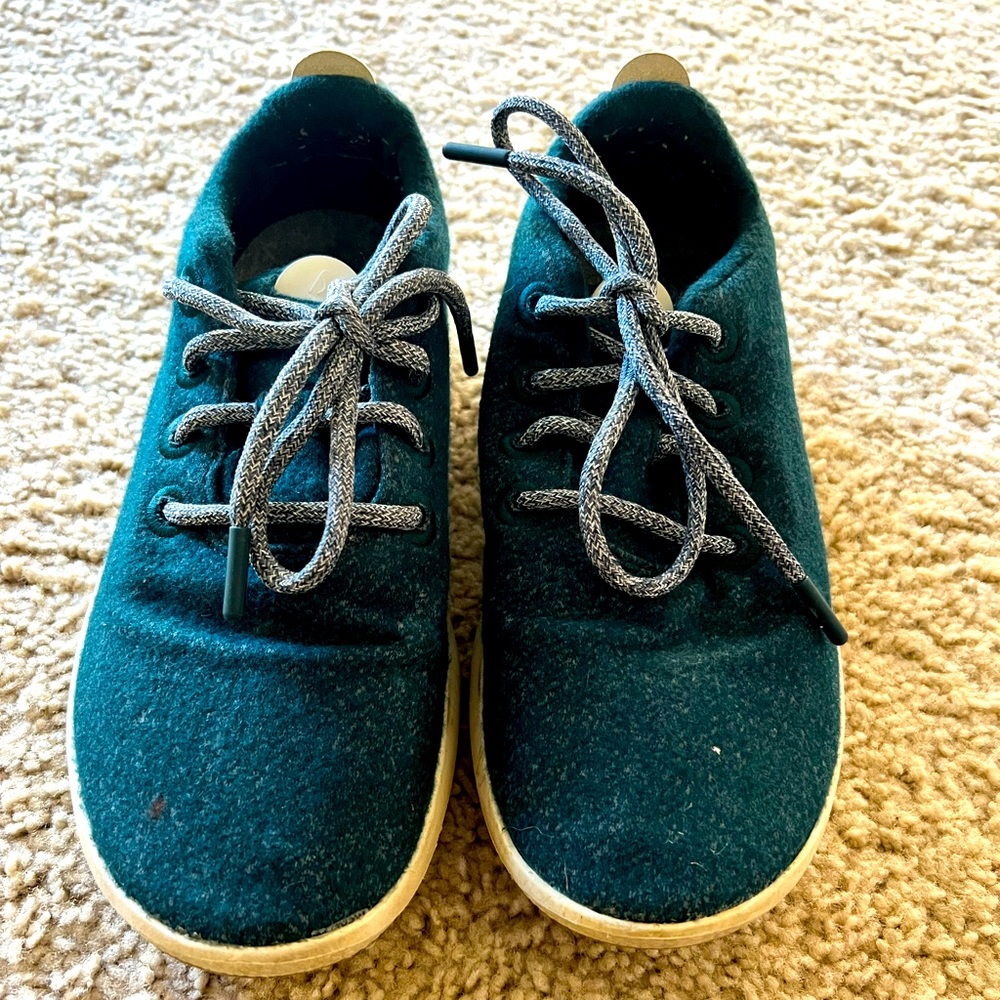 Allbirds wool runners in size 9